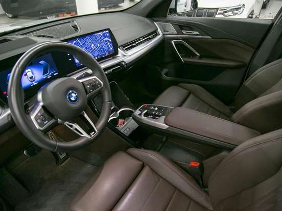 BMW-iX2-64,8 KW ELÉTRICO XDRIVE30 M SPORT BMW-iX2-2024