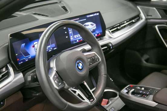 BMW-iX2-2024