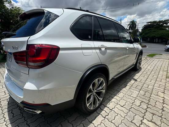BMW-X5-3.0 FULL 4X4 35I 6 CILINDROS 24V GASOLINA 4P AUTOMÁTICO BMW-X5-2016