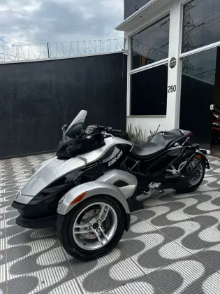 CAN-AM SPYDER RS 