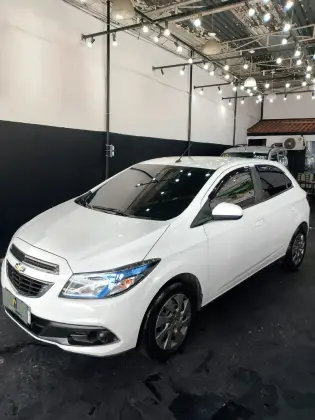 CHEVROLET ONIX 1.4 MPFI LT 8V FLEX 4P MANUAL CHEVROLET ONIX 1.4 MPFI LT 8V FLEX 4P MANUAL