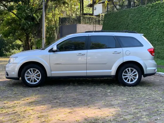 FIAT FREEMONT 2.4 PRECISION 16V GASOLINA 4P AUTOMÁTICO