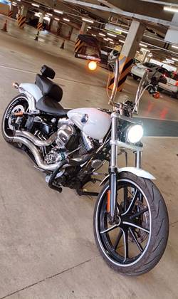 HARLEY-DAVIDSON SOFTAIL BREAKOUT 