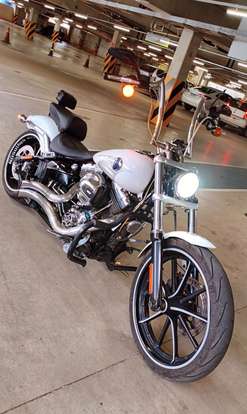 HARLEY-DAVIDSON-SOFTAIL BREAKOUT-2015