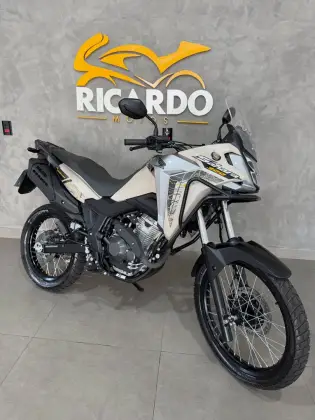 HONDA XRE 300 SAHARA ADVENTURE HONDA XRE 300 SAHARA ADVENTURE