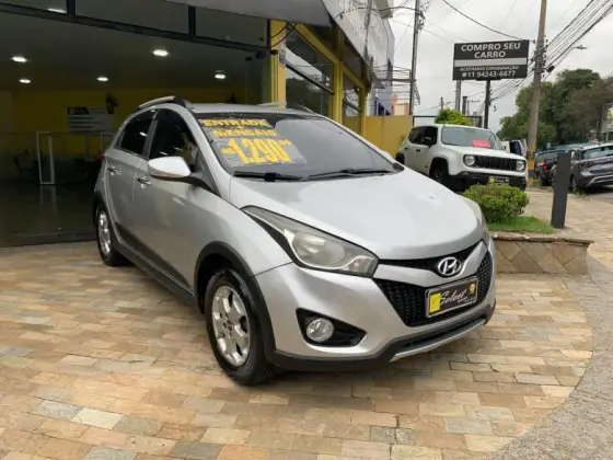 HYUNDAI HB20X 1.6 16V PREMIUM FLEX 4P AUTOMÁTICO HYUNDAI HB20X 1.6 16V PREMIUM FLEX 4P AUTOMÁTICO