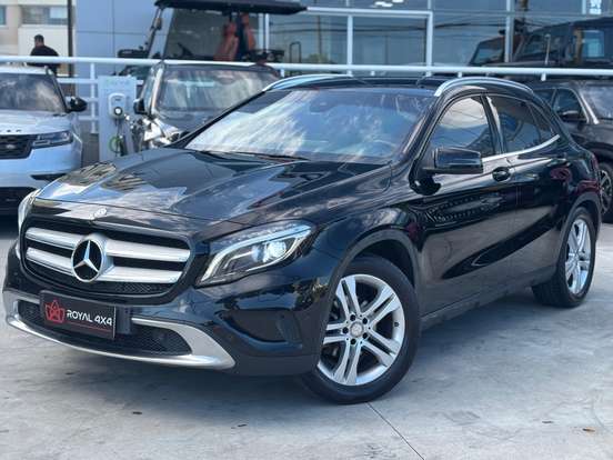 MERCEDES-BENZ-GLA 200-2017