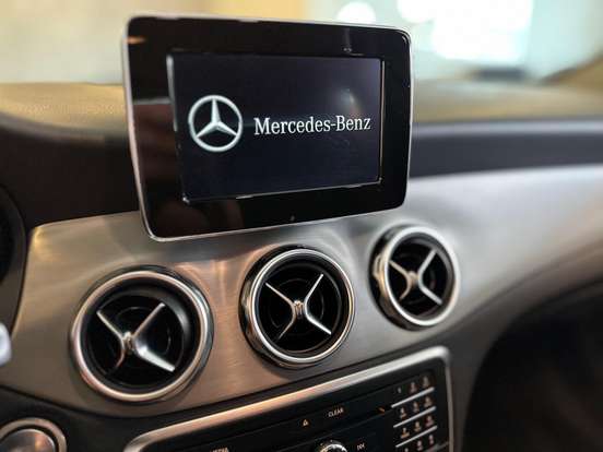 MERCEDES-BENZ-GLA 200-2019