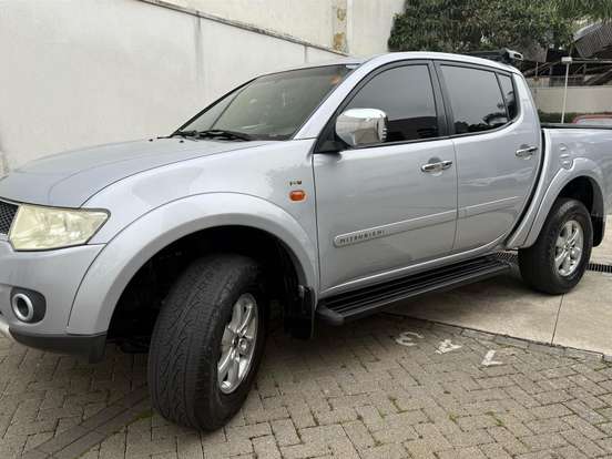 MITSUBISHI-L200 TRITON-3.2 HPE 4X4 CD 16V TURBO INTERCOOLER DIESEL 4P AUTOMÁTICO MITSUBISHI-L200 TRITON-2013
