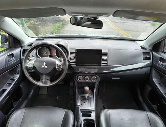 MITSUBISHI-LANCER-2.0 16V GASOLINA 4P AUTOMÁTICO MITSUBISHI-LANCER-2011