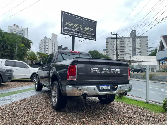RAM CLASSIC 5.7 V8 GASOLINA LARAMIE CD 4X4 AUTOMÁTICO