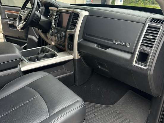 RAM-CLASSIC-5.7 V8 GASOLINA LARAMIE CD 4X4 AUTOMÁTICO RAM-CLASSIC-2023