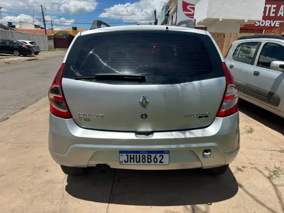 RENAULT SANDERO 1.6 PRIVILÉGE 16V FLEX 4P MANUAL RENAULT SANDERO 1.6 PRIVILÉGE 16V FLEX 4P MANUAL