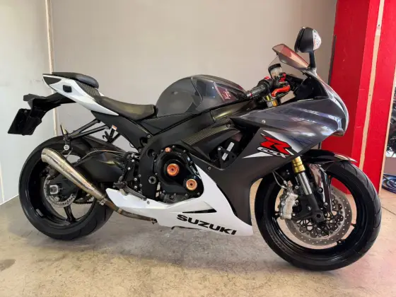 SUZUKI GSX-R750 SUZUKI GSX-R750