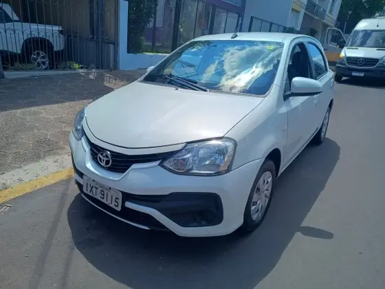 TOYOTA ETIOS 1.5 XS 16V FLEX 4P AUTOMÁTICO TOYOTA ETIOS 1.5 XS 16V FLEX 4P AUTOMÁTICO