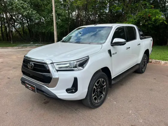 TOYOTA HILUX 2.8 D-4D TURBO DIESEL CD SRX 4X4 AUTOMÁTICO