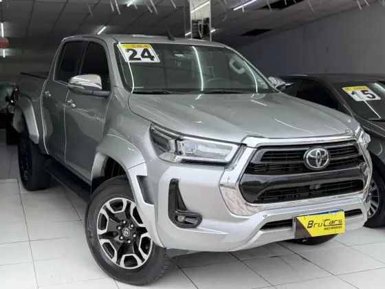 TOYOTA HILUX 2.8 D-4D TURBO DIESEL CD SRX PLUS 4X4 AUTOMÁTICO