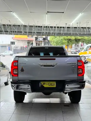TOYOTA-HILUX-2023