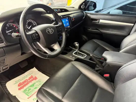 TOYOTA-HILUX-2.8 D-4D TURBO DIESEL CD SRX PLUS 4X4 AUTOMÁTICO TOYOTA-HILUX-2023