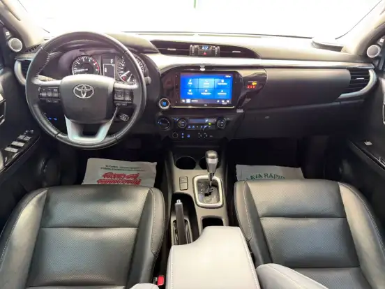 TOYOTA-HILUX-2023