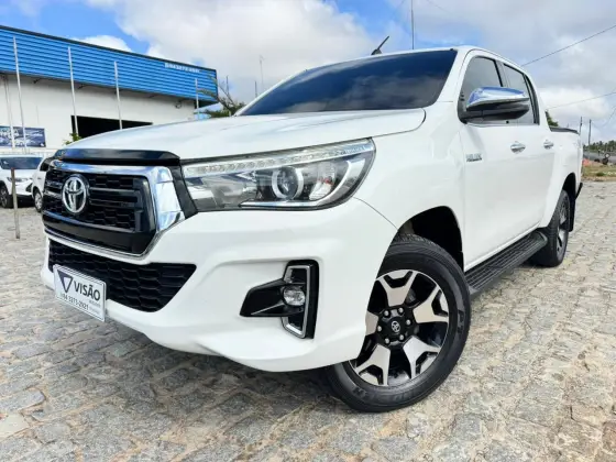 TOYOTA HILUX 2.8 SRX 4X4 CD 16V DIESEL 4P AUTOMÁTICO TOYOTA HILUX 2.8 SRX 4X4 CD 16V DIESEL 4P AUTOMÁTICO
