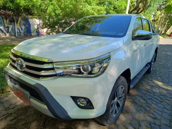 TOYOTA HILUX 2.8 SRX 4X4 CD 16V DIESEL 4P AUTOMÁTICO TOYOTA HILUX 2.8 SRX 4X4 CD 16V DIESEL 4P AUTOMÁTICO