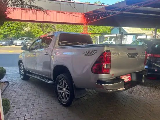TOYOTA-HILUX-2.8 SRX 4X4 CD 16V DIESEL 4P AUTOMÁTICO TOYOTA-HILUX-2016