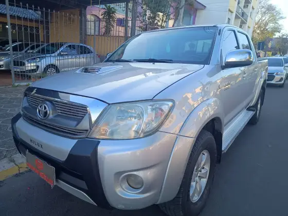 TOYOTA HILUX 3.0 SRV 4X4 CD 7 LUGARES 16V TURBO INTERCOOLER DIESEL 4P AUTOMÁTICO TOYOTA HILUX 3.0 SRV 4X4 CD 7 LUGARES 16V TURBO INTERCOOLER DIESEL 4P AUTOMÁTICO