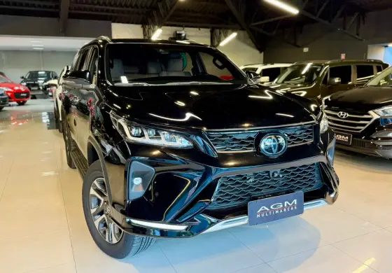 TOYOTA HILUX SW4 2.8 D-4D TURBO DIESEL DIAMOND 7L 4X4 AUTOMÁTICO