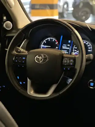 TOYOTA-HILUX SW4-2024