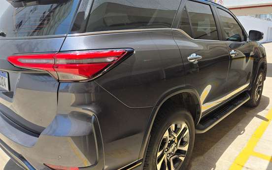 TOYOTA-HILUX SW4-2024