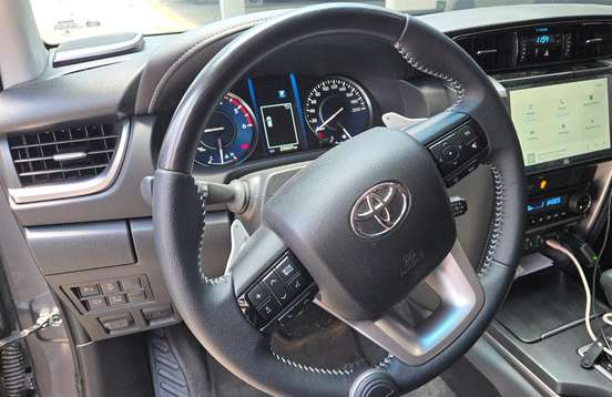 TOYOTA-HILUX SW4-2024