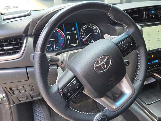 TOYOTA-HILUX SW4-2.8 D-4D TURBO DIESEL SRX PLATINUM 7L 4X4 AUTOMÁTICO TOYOTA-HILUX SW4-2024