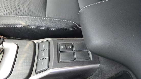 TOYOTA-HILUX SW4-2024
