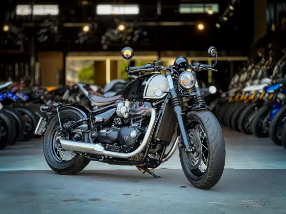 TRIUMPH BONNEVILLE BOBBER 1200 