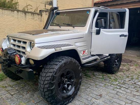 TROLLER T4 2.8 TETO RÍGIDO 12V TURBO INTERCOOLER DIESEL 2P MANUAL