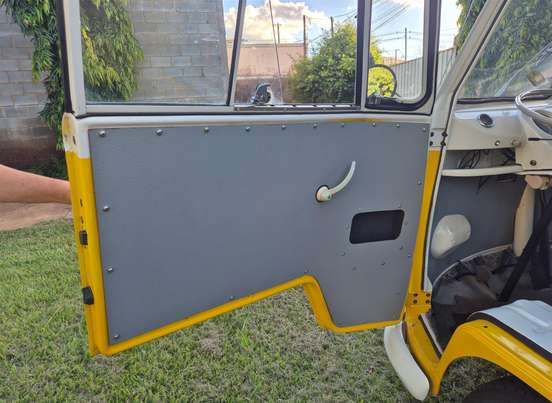 VOLKSWAGEN-KOMBI-1.5 LUXO 8V GASOLINA 3P MANUAL VOLKSWAGEN-KOMBI-1975