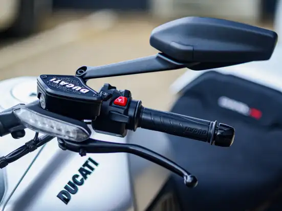 DUCATI-DIAVEL V4-2025