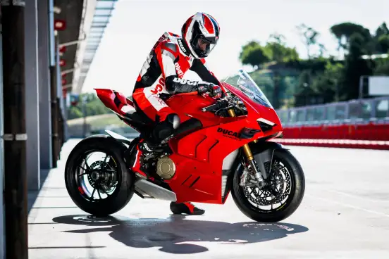 DUCATI-PANIGALE V4 S-2024