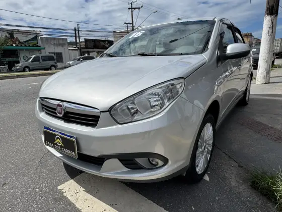 FIAT GRAND SIENA 1.6 MPI ESSENCE 16V FLEX 4P MANUAL FIAT GRAND SIENA 1.6 MPI ESSENCE 16V FLEX 4P MANUAL