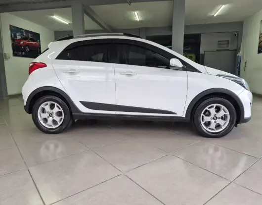 HYUNDAI-HB20X-2014