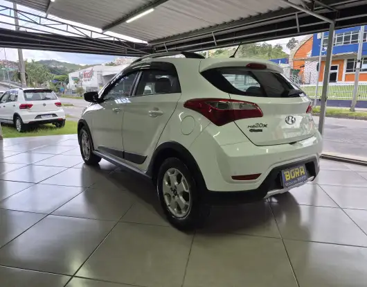 HYUNDAI-HB20X-1.6 16V STYLE FLEX 4P MANUAL HYUNDAI-HB20X-2014