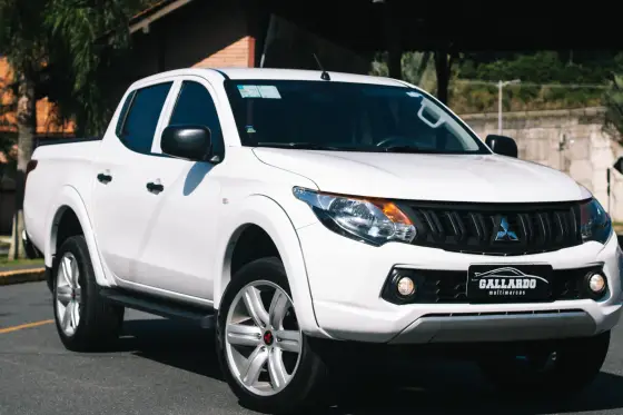 MITSUBISHI L200 TRITON 2.4 16V TURBO DIESEL GL CD 4X4 MANUAL MITSUBISHI L200 TRITON 2.4 16V TURBO DIESEL GL CD 4X4 MANUAL