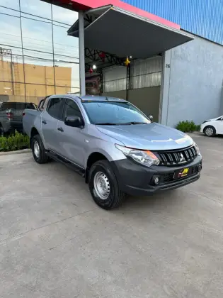 MITSUBISHI L200 TRITON 2.4 16V TURBO DIESEL OUTDOOR GLX CD 4X4 MANUAL