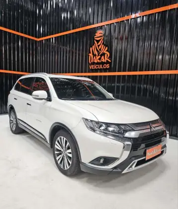 MITSUBISHI OUTLANDER 2.2 MIVEC DI-D DIESEL HPE-S AWD AUTOMÁTICO