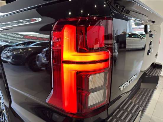 MITSUBISHI-TRITON-2025