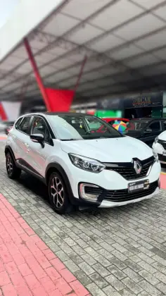 RENAULT CAPTUR 1.6 16V SCE FLEX INTENSE X-TRONIC RENAULT CAPTUR 1.6 16V SCE FLEX INTENSE X-TRONIC