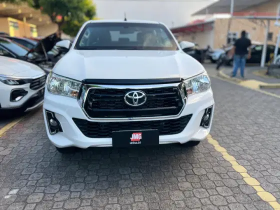 TOYOTA HILUX 2.7 SR 4X2 CD 16V FLEX 4P AUTOMÁTICO