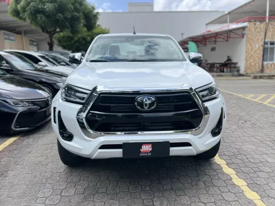 TOYOTA HILUX 2.8 D-4D TURBO DIESEL CD SRV 4X4 AUTOMÁTICO