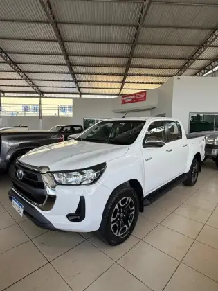 TOYOTA HILUX 2.8 D-4D TURBO DIESEL CD SRV 4X4 AUTOMÁTICO